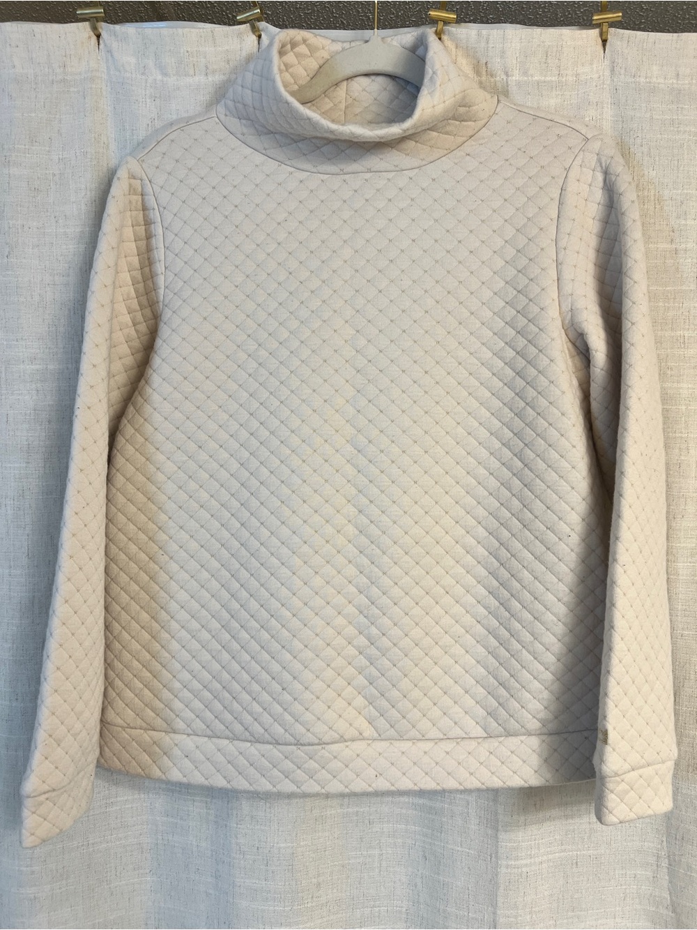 crown & ivy Quilted Turtleneck Sweater in Light Beige